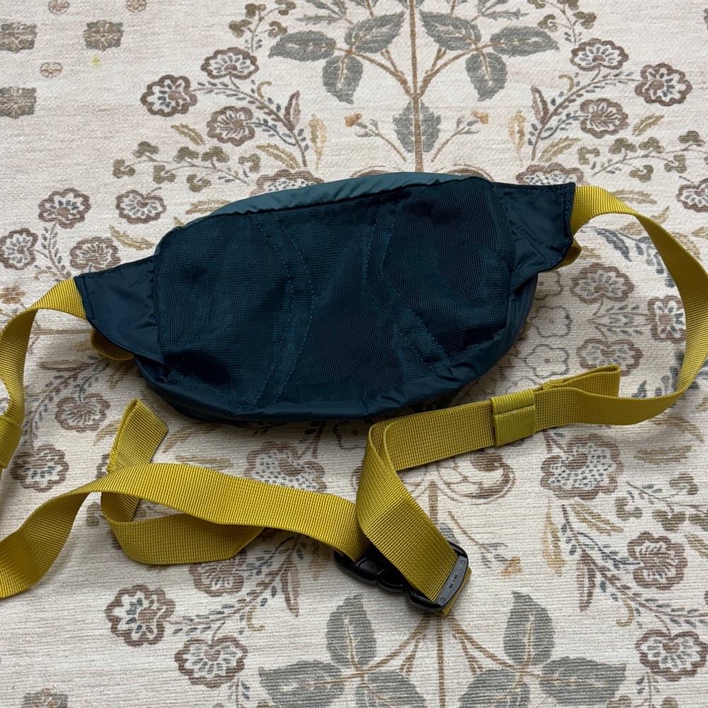 Patagonia Teal and Yellow Belt Bag - Picture 2 of 2